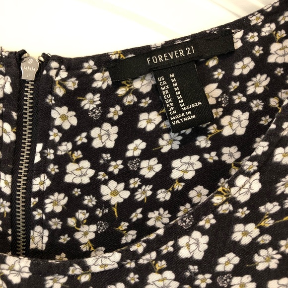 Forever 21 cute black floral dress in size M 🥰 - Picture 4 of 7